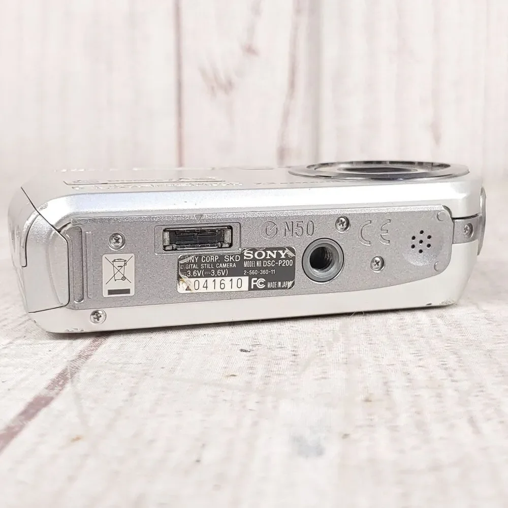 NO BATTERY - Sony Cyber-shot DSC-P200 7.2MP Digital Camera Silver - TESTED WORKS